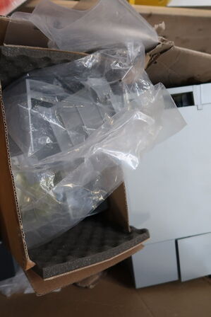 Palle med div. Varelager bl.a. DANFOSS VLT Hvac Basic Drive