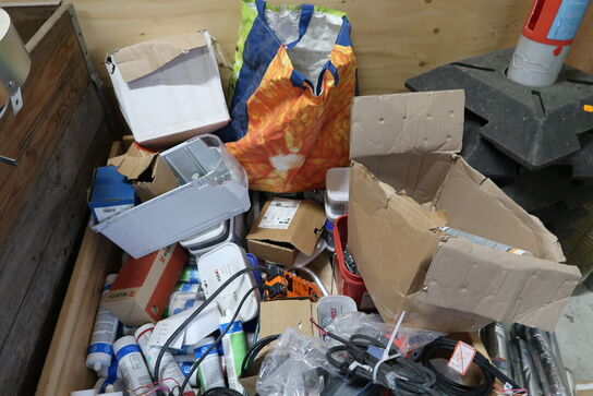 Palle med div. Reservedele og værktøj