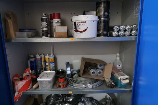 Stålskab med div. Skruer, reservedele m.m.