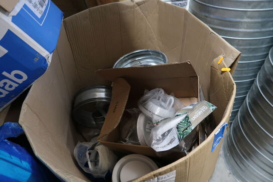 Kasse med ventilationsfitting