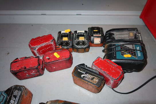 Lader MAKITA med 8 stk. batterier MAKITA