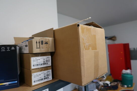 Reol med div. Reservedele