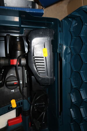 Akku borehammer BOSCH Professional GBH 18V-26 med 2 stk. ladere og batteri