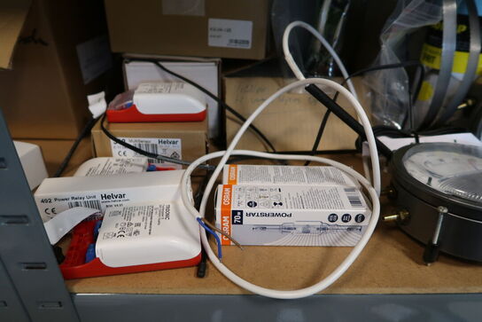 Reol med div. Reservedele