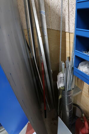 3 stk. sortimentsreoler med indhold samt div. Jern m.m.