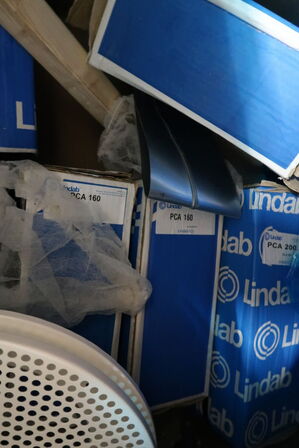 Palle med div. Ventilationsdele bl.a. LINDAB PCA 160