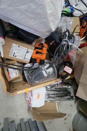 Palle med div. Reservedele og værktøj