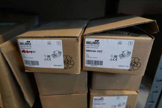 Reol med div. Reservedele