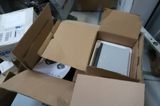 Palle med div. Varelager bl.a. DANFOSS VLT Hvac Basic Drive