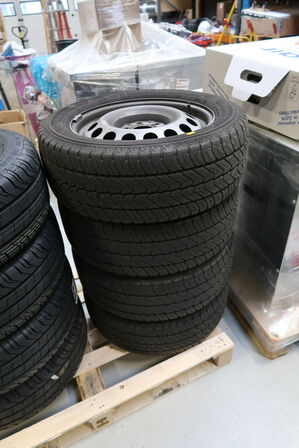 4 stk. fælge med dæk DUNLOP 225/55 R 17 C