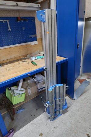 Arbejdsbord med kabelafruller LINDAB