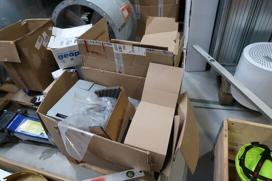 Palle med div. Varelager bl.a. DANFOSS VLT Hvac Basic Drive