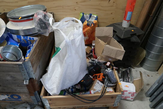 Palle med div. Reservedele og værktøj