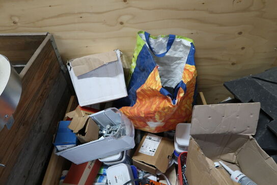 Palle med div. Reservedele og værktøj