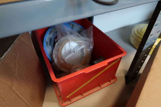 Reol med div. Reservedele