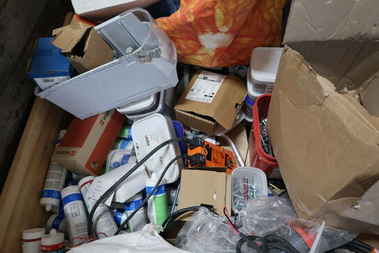 Palle med div. Reservedele og værktøj