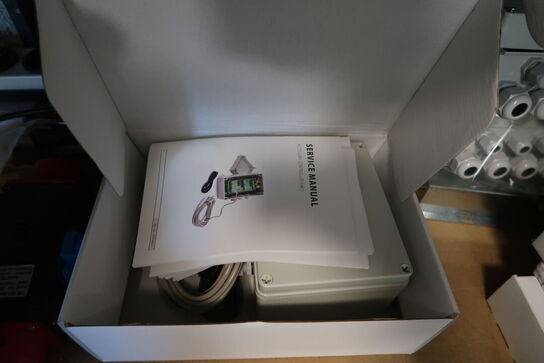 Reol med div. Reservedele