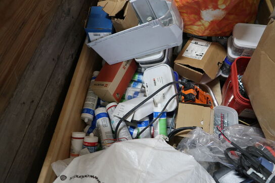 Palle med div. Reservedele og værktøj