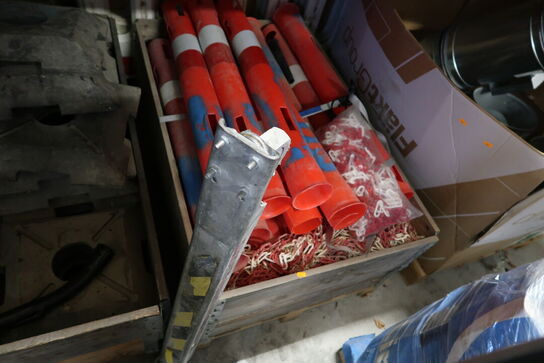 2 stk. paller med afspærringsstolper