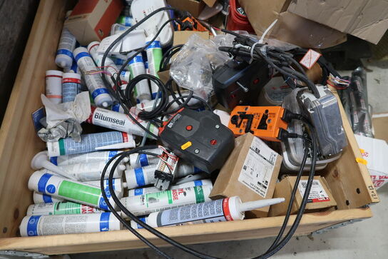 Palle med div. Reservedele og værktøj