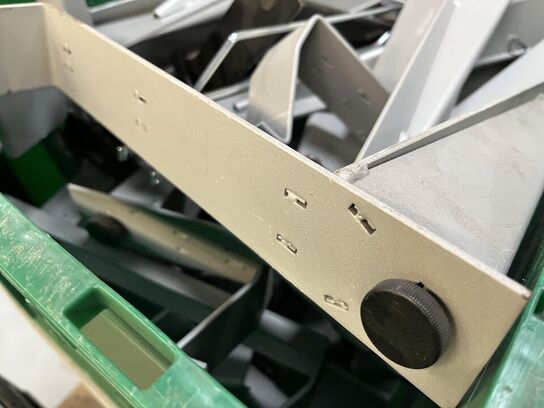 Palle med Glas hylder