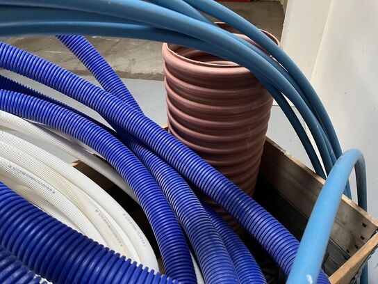 Palle med Assoreteret Plast Rør