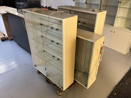 3. Stk. Udstillings ophængsskabe med Glas hylder og lys