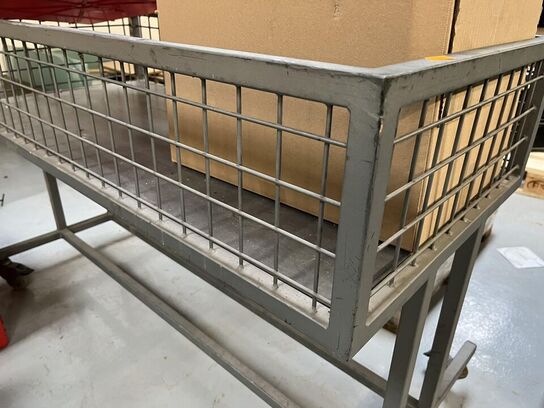 Metal Bord med gitter 