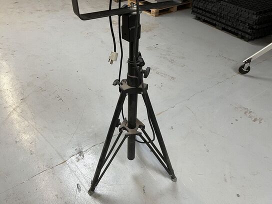 Spot på Tripod stativ 