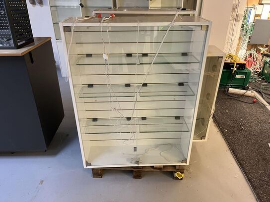 3. Stk. Udstillings ophængsskabe med Glas hylder og lys