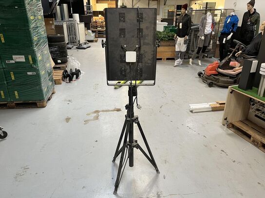 Spot på Tripod stativ 