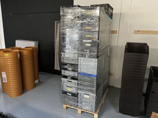 Palle med Assoreteret Plast Kasser