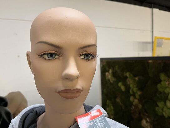 7. Stk. Mannequindukker m.Tøj