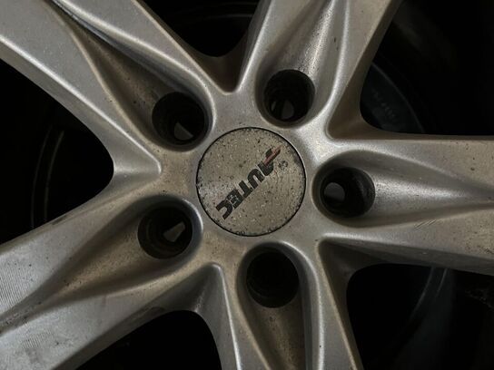 4. Stk. Dæk med Alu fælge 