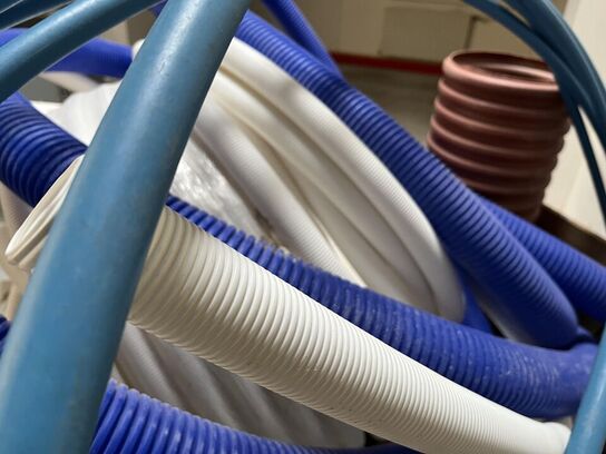 Palle med Assoreteret Plast Rør