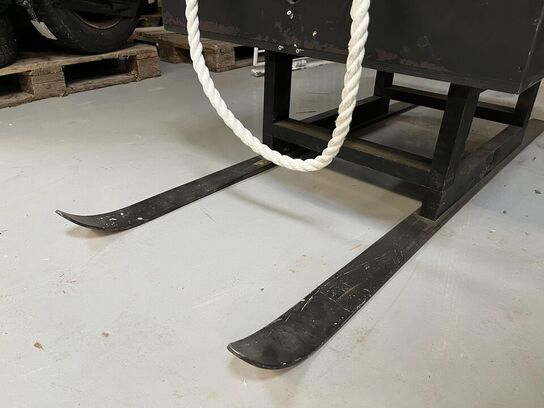 Udstillings Kælk i træ