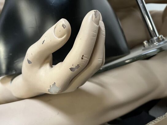 Kasse med Mannequindukker