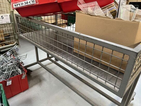 Metal Bord med gitter 