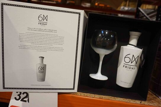 Friday Chic Gin gaveæske 70 cl 40%