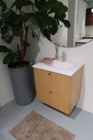 Toiletinventar i egetræ  FORM PLUS+