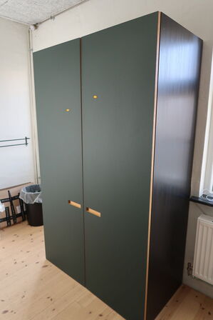 Køkkenskab i grøn linoleum  FORM PLUS+