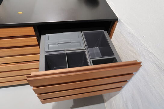 Køkkeninventar i valnød/grøn linoleum  FORM PLUS +