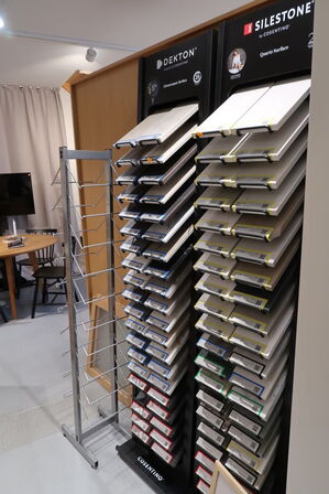 Køkkenfronter i egetræ mflg.  Køkkenprøver FORM PLUS+/DEKTON/SILESTONE