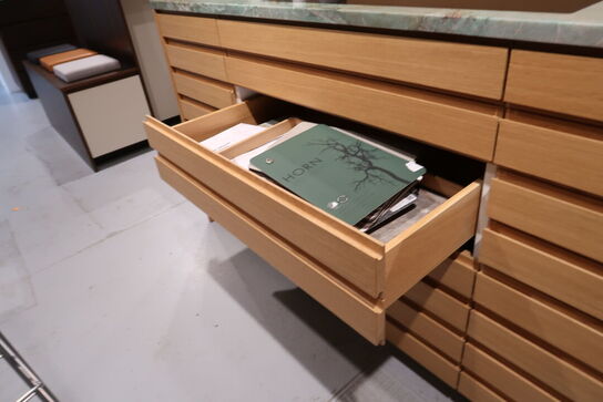 Køkkenø i egetræ m. marmorbordplade FORM PLUS+