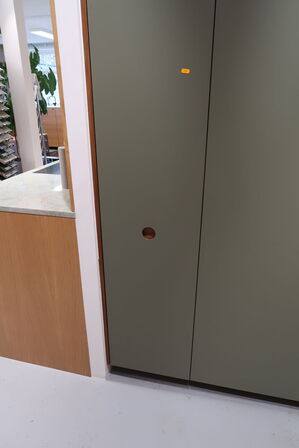 Køkkeninventar i valnød/grøn linoleum  FORM PLUS +