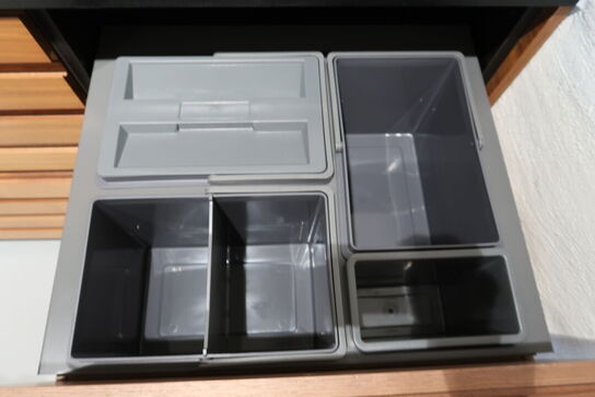 Køkkeninventar i valnød/grøn linoleum  FORM PLUS +