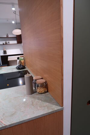 Køkkenø i egetræ m. marmorbordplade FORM PLUS+