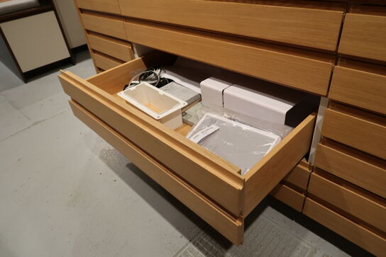 Køkkenø i egetræ m. marmorbordplade FORM PLUS+