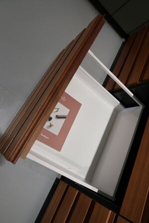 Køkkeninventar i valnød/grøn linoleum  FORM PLUS +