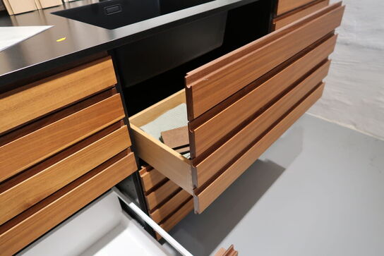 Køkkeninventar i valnød/grøn linoleum  FORM PLUS +